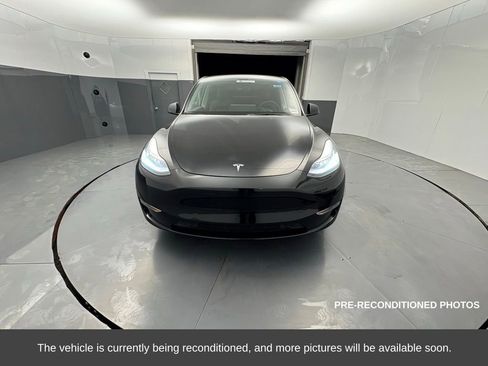Used 2021 Tesla Model Y Long Range image 9