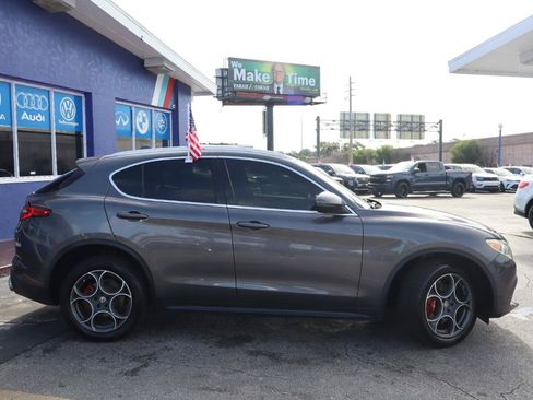 Used 2018 Alfa Romeo Stelvio AWD image 2