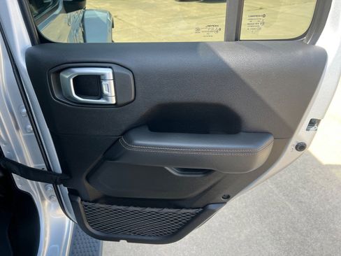 Used 2023 Jeep Wrangler Altitude image 23