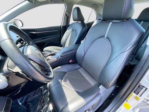 Used 2023 Toyota Camry SE FWD image 12