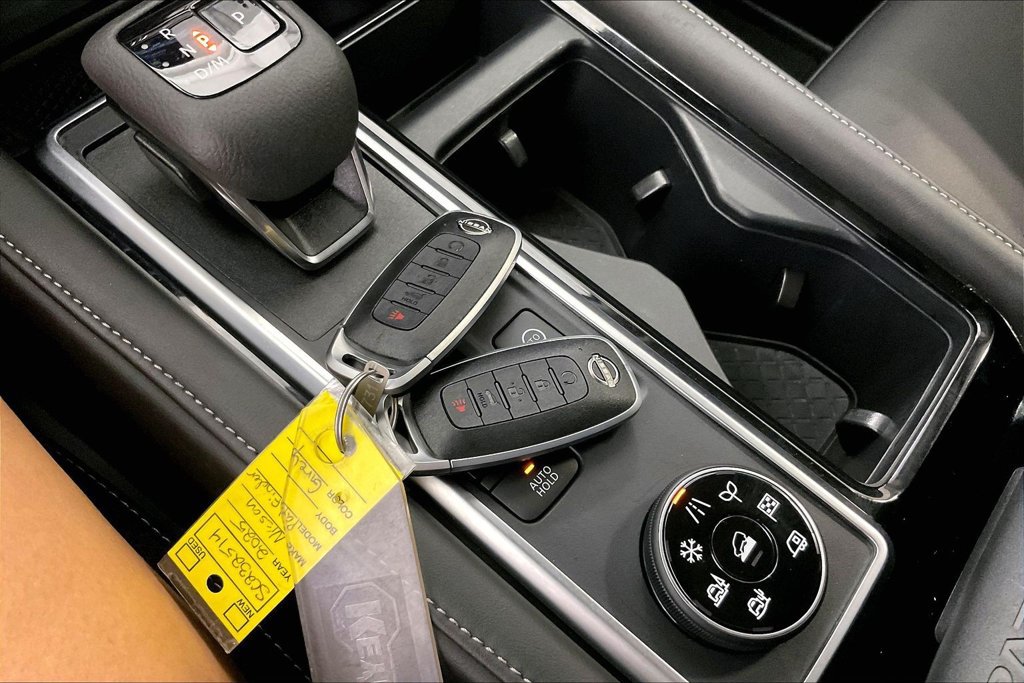 Used 2025 Nissan Pathfinder SL AWD/4WD image 12