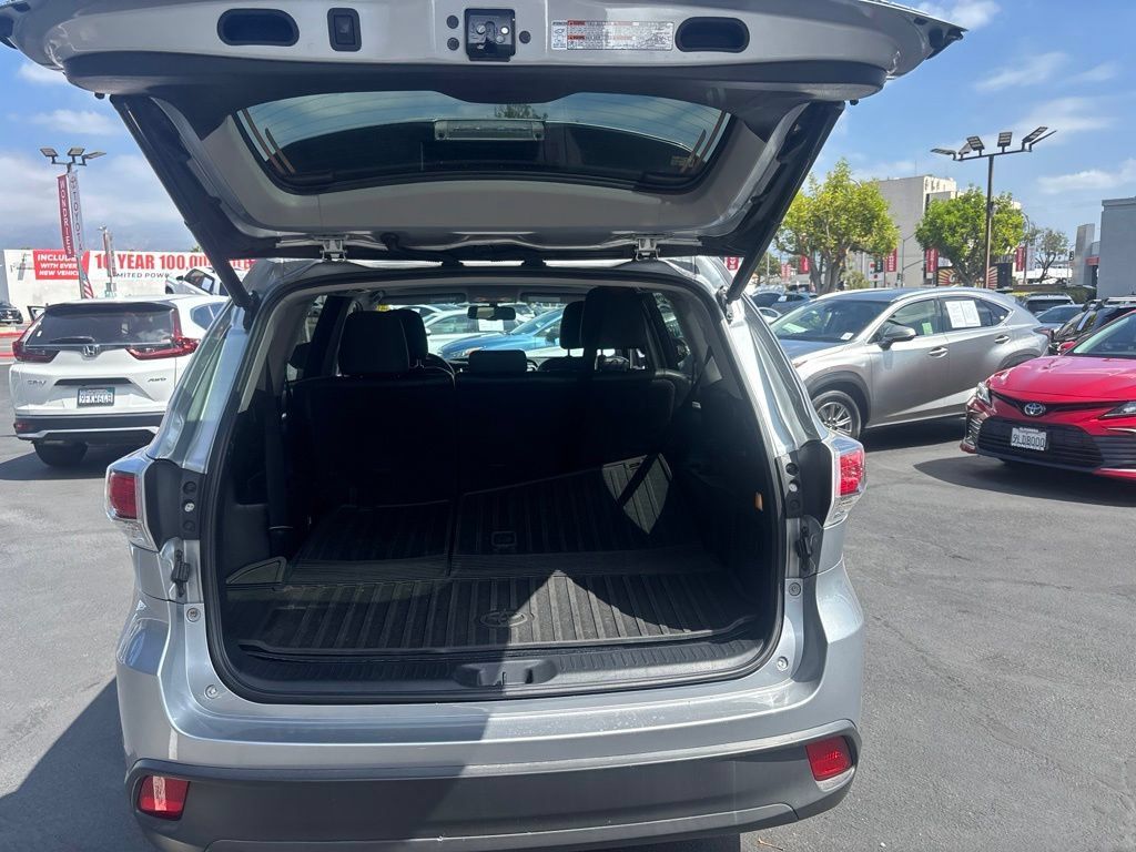 Used 2015 Toyota Highlander XLE FWD image 10
