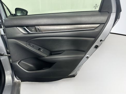 Used 2020 Honda Accord Touring image 29