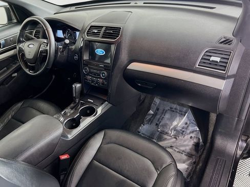 Used 2017 Ford Explorer XLT w/ Equipment Group 202A image 29