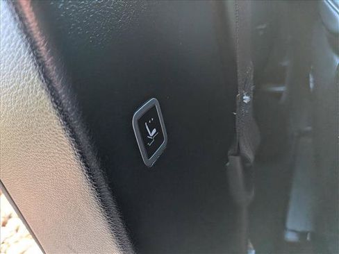 Used 2025 Chrysler Pacifica Select FWD image 29