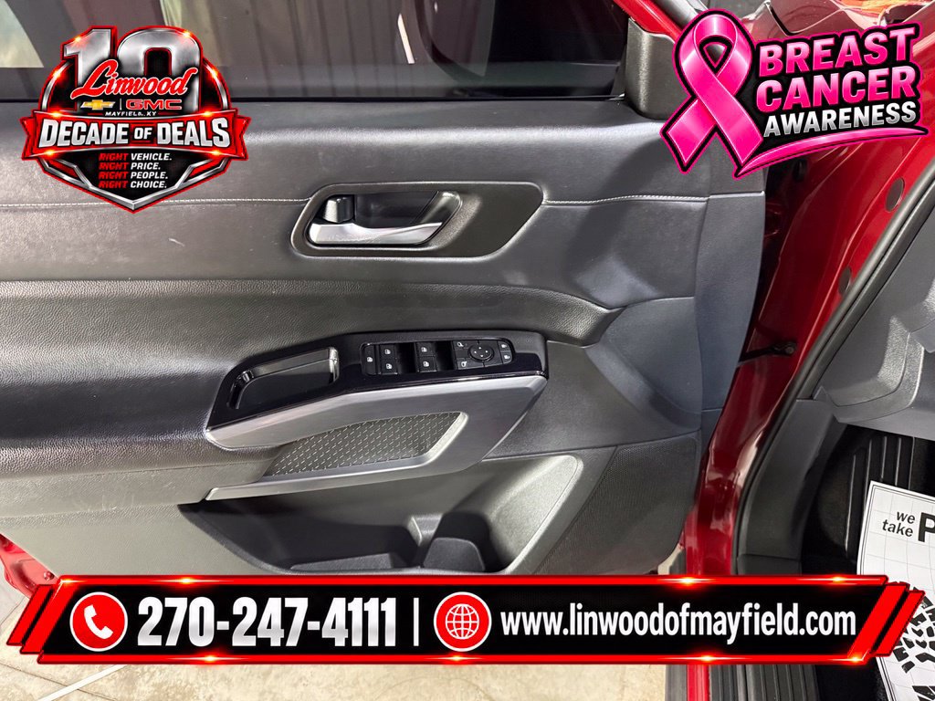 Used 2023 Nissan Pathfinder SL AWD/4WD image 12