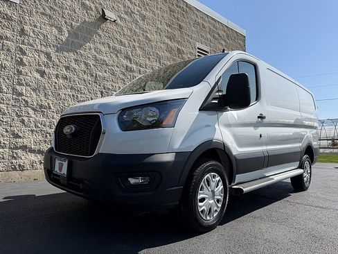Used 2025 Ford Transit 250 Low Roof w/ Exterior Upgrade Package RWD image 4