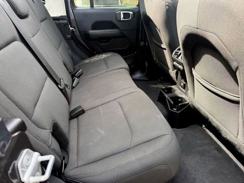 Used 2019 Jeep Wrangler Unlimited Sahara w/ LED Lighting Group image 40