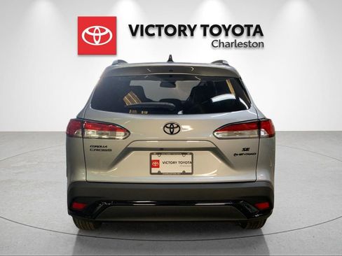 Used 2025 Toyota Corolla Cross AWD Hybrid w/ Moonroof Package image 4