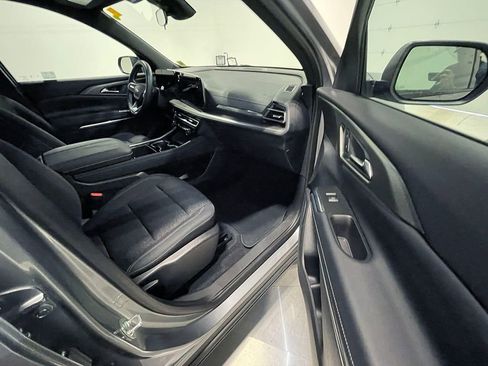 Used 2025 Chevrolet Traverse LT image 28