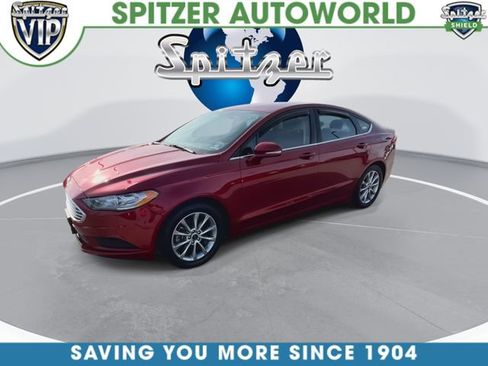 Used 2017 Ford Fusion SE w/ Fusion SE Technology Package image 4