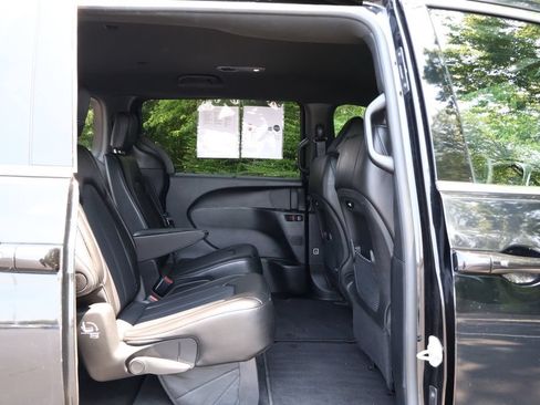 Used 2025 Chrysler Pacifica Select FWD image 45