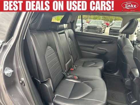 Used 2021 Toyota Highlander XLE AWD/4WD image 39