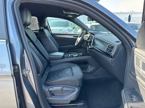 Used 2024 Volkswagen Atlas Cross Sport SE AWD/4WD image 13