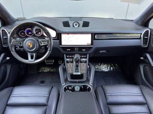 Used 2021 Porsche Cayenne Turbo S image 13