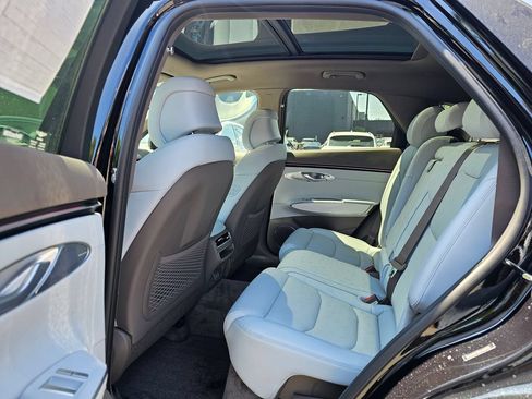 Used 2026 Genesis GV70 2.5T Advanced AWD/4WD image 16