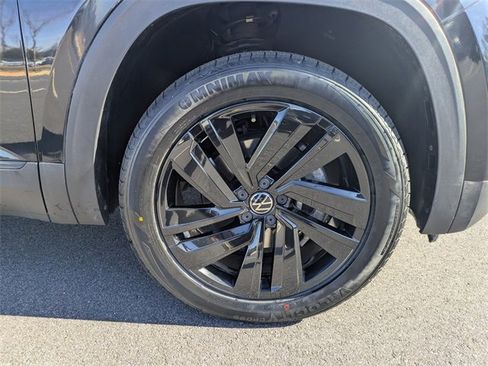 Certified 2021 Volkswagen Atlas Cross Sport SE w/ Panoramic Sunroof Package image 11