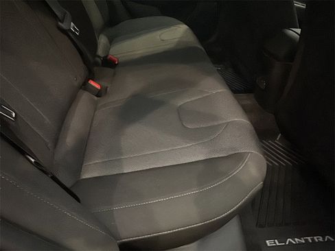 Certified 2025 Hyundai Elantra SE image 13