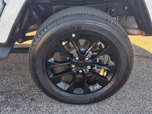 Used 2022 Jeep Gladiator Overland image 25