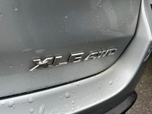 Used 2019 Toyota Highlander XLE AWD/4WD image 5