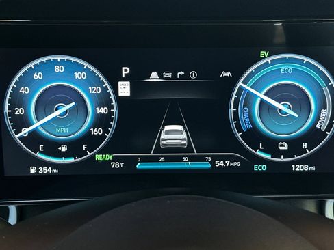 Used 2025 Hyundai Elantra Limited FWD image 34
