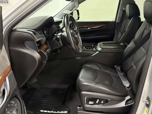 Used 2016 Cadillac Escalade Luxury AWD/4WD image 13