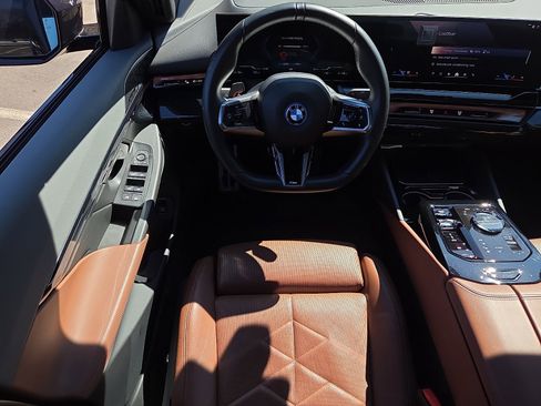 Used 2025 BMW i5 xDrive40 w/ Executive Package image 12