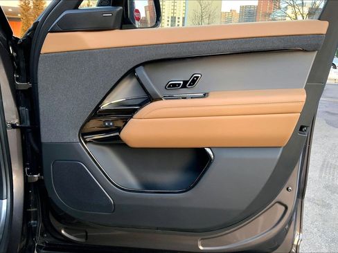 Used 2024 Land Rover Range Rover Sport SE image 22