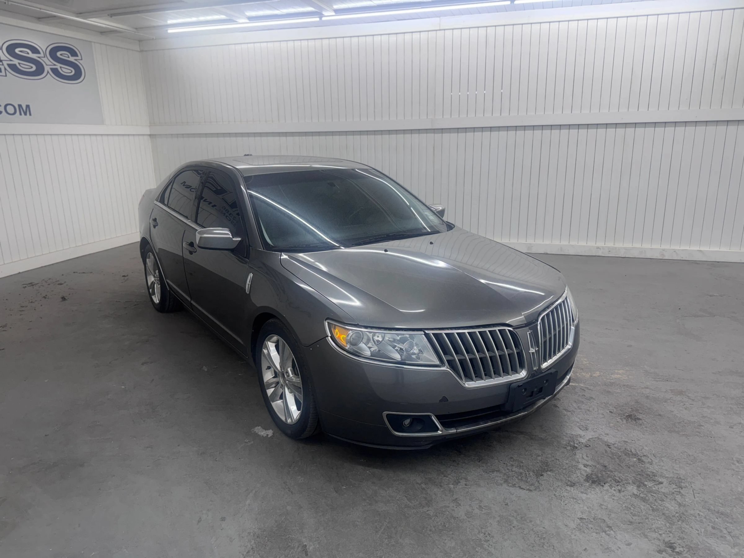 Used 2010 Lincoln MKZ FWD image 3