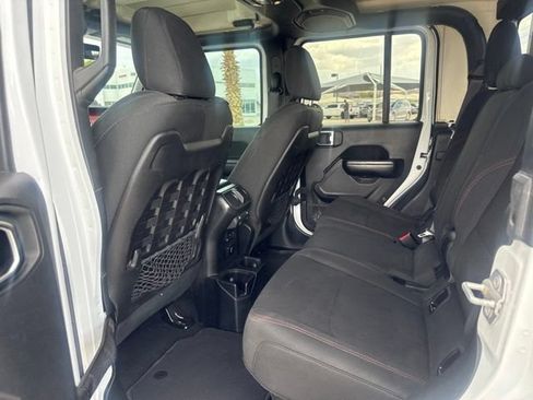 Certified 2020 Jeep Gladiator Rubicon AWD/4WD image 8