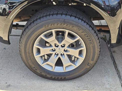 Used 2016 Nissan Frontier SL w/ Moonroof Package RWD image 10