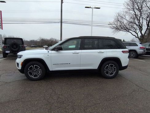 Used 2023 Jeep Grand Cherokee Trailhawk w/ Advanced Protech Group II AWD/4WD image 6