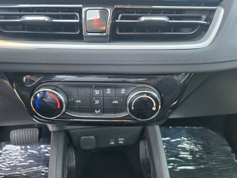Used 2025 Chevrolet TrailBlazer LT FWD image 14