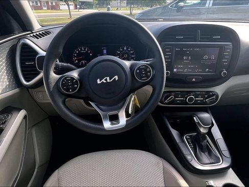 Used 2022 Kia Soul LX FWD image 5