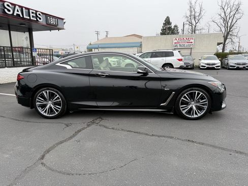 Used 2017 INFINITI Q60 3.0t image 2