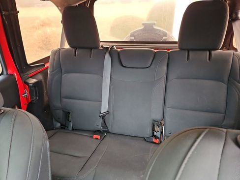 Used 2018 Jeep Wrangler Unlimited Sport S image 9