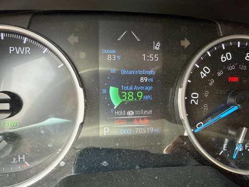 Used 2021 Toyota RAV4 LE AWD/4WD image 9