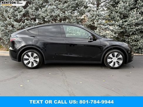 Used 2022 Tesla Model Y Long Range image 10