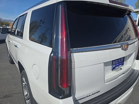 Used 2019 Cadillac Escalade Premium Luxury AWD/4WD image 37