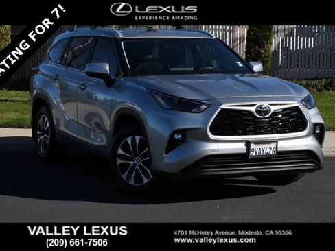 Used 2023 Toyota Highlander XLE image 1