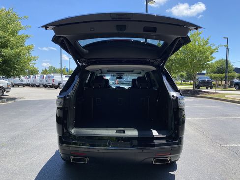 Used 2020 Chevrolet Traverse Premier w/ Redline Edition FWD image 11