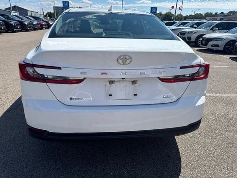 Used 2025 Toyota Camry LE FWD image 5