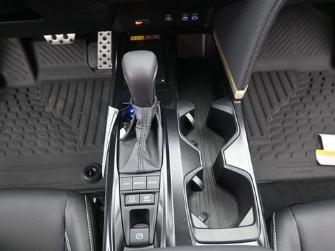 New 2026 Toyota Camry Hybrid FWD image 7