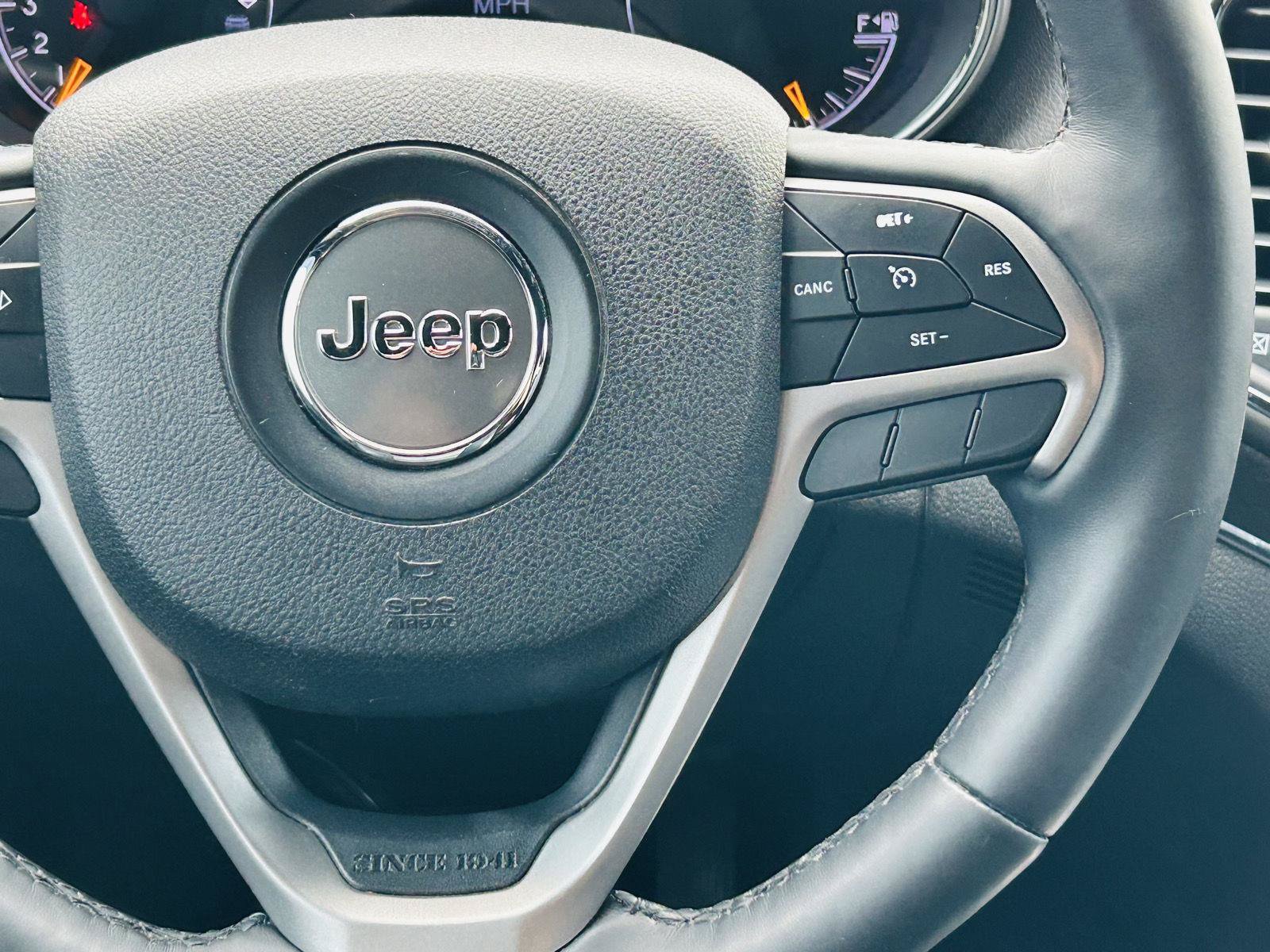 Used 2018 Jeep Grand Cherokee Limited AWD/4WD image 17