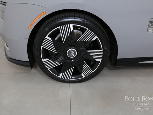 Certified 2025 Rolls-Royce Spectre image 36