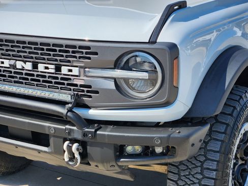 Used 2021 Ford Bronco Badlands image 9