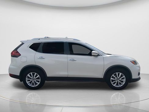Certified 2020 Nissan Rogue SV image 3