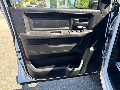 Used 2022 RAM 2500 Tradesman w/ Chrome Appearance Group AWD/4WD image 10