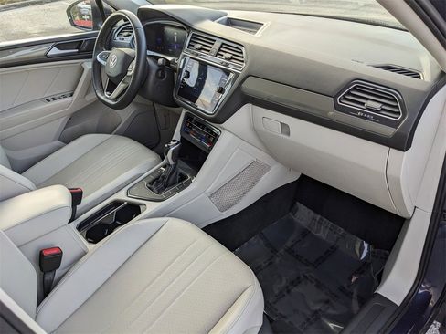 Certified 2022 Volkswagen Tiguan SE image 10