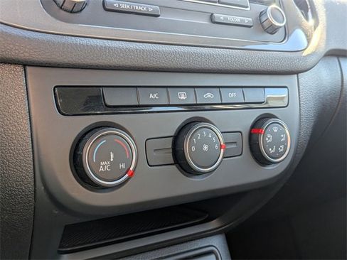 Used 2014 Volkswagen Tiguan S image 17